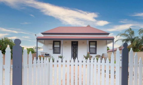 Charming 3 Bedroom Wine Country Cottage - Darwin Holiday 0