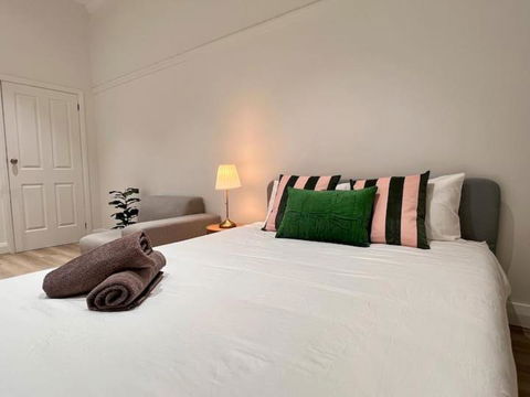 Charming Central Unit In Authentic Building - Darwin Holiday 0