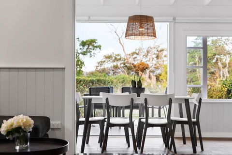 Charming Cottage By The Water Pet Friendly WoyWoy - Darwin Holiday 0