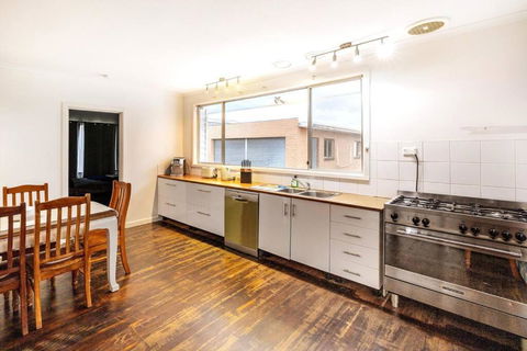 Charming Home Near Melbourne Airport & CBD - Darwin Holiday 4