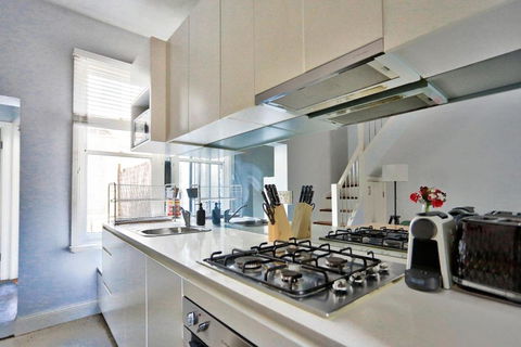 Charming 2 Bedroom House Surry Hills - Darwin Holiday 4