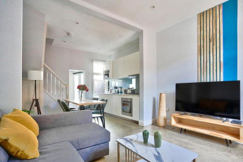 Charming 2 Bedroom House Surry Hills - Darwin Holiday 0