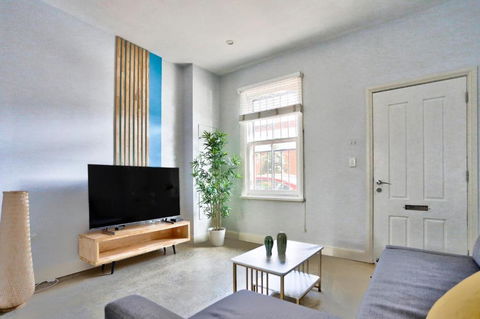 Charming 2 Bedroom House Surry Hills - Darwin Holiday 1