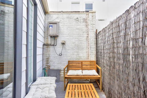 Charming 2 Bedroom House Surry Hills - Darwin Holiday 3