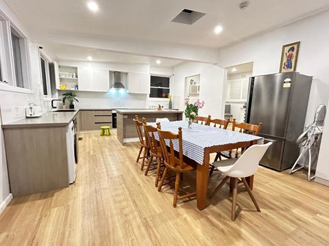 Charming House; Walk To Beach & Shops - Darwin Holiday 1