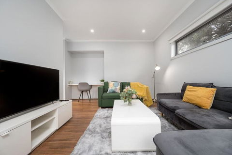 Charming Modern Mountain View Townhouse - Darwin Holiday 2