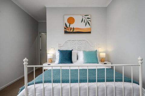Charming Modern Mountain View Townhouse - Darwin Holiday 3