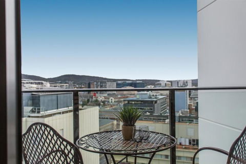 Central Canberra 2-Bed With Gym & BBQ Area - Darwin Holiday 0