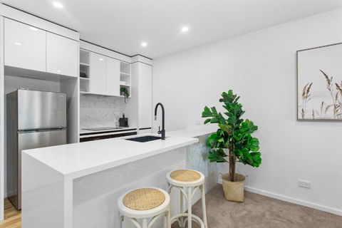 Central 2-Bed With Gym, BBQ & Stunning Views - Darwin Holiday 3