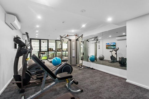 Central 2-Bed With Gym, BBQ & Stunning Views - Darwin Holiday 4