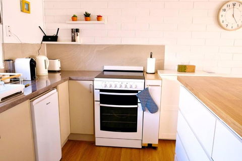 Charming Beach House - 5 Min Walk To Main St Mornington - Darwin Holiday 4