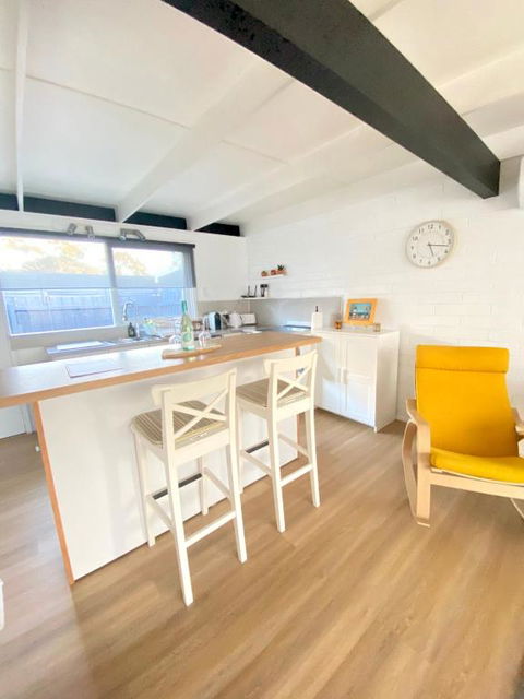 Charming Beach House - 5 Min Walk To Main St Mornington - Darwin Holiday 1