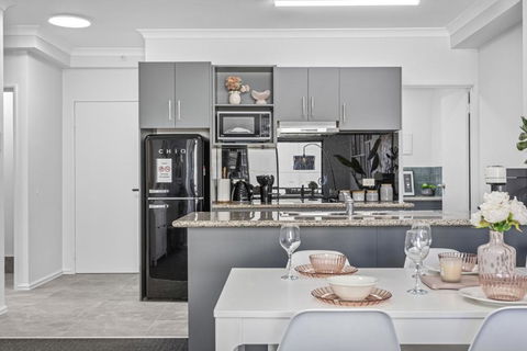 City Living Retreat - Modern 2BR Apartment In East Perth - Darwin Holiday 3