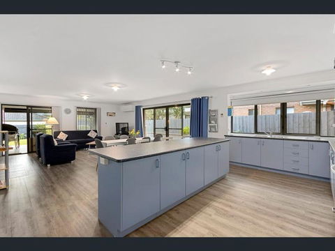 Cheerful 3 Bedroom House With Cozy Wood Fire. - Darwin Holiday 0