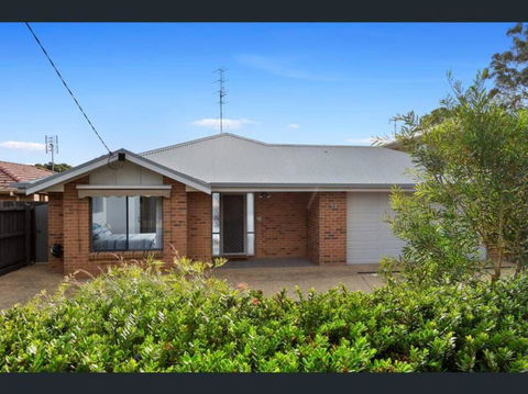 Cheerful 3 Bedroom House With Cozy Wood Fire. - Darwin Holiday 3