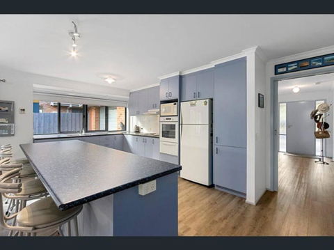Cheerful 3 Bedroom House With Cozy Wood Fire. - Darwin Holiday 2