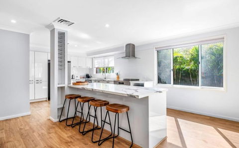 Cheerful 4-bedroom Family Retreat In Caves Beach - Darwin Holiday 4