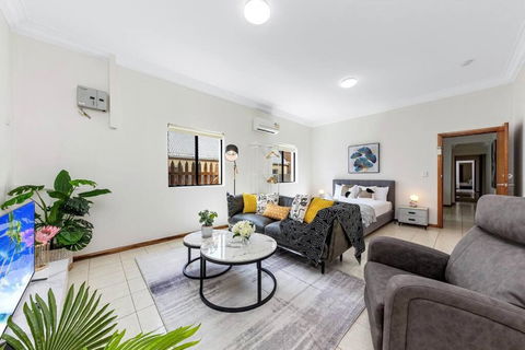 Cheerful Three Bedroom House Close To City - Darwin Holiday 2