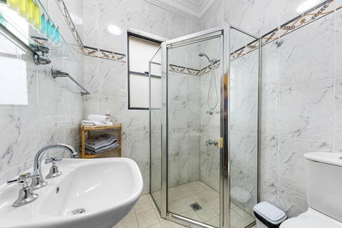 Cheerful Three Bedroom House Close To City - Darwin Holiday 4