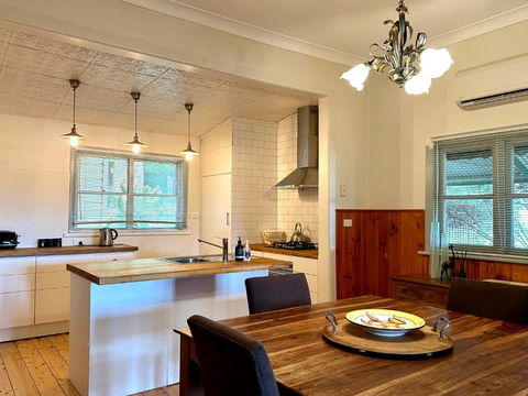 Cherry Blossom Cottage - Beechworth-Getaways - Darwin Holiday 1