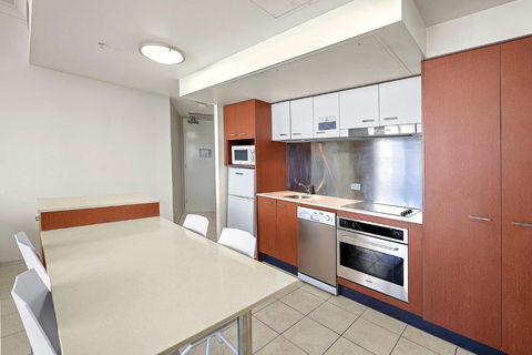 Chevron Renaissance Holiday Apartment - Darwin Holiday 1