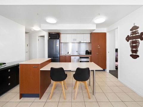 Chevron Renaissance Holiday Apartment - Darwin Holiday 4