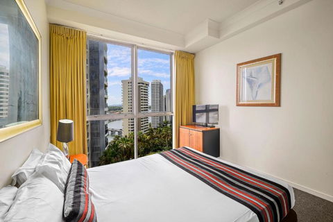 Chevron Renaissance Holiday Apartment - Darwin Holiday 2