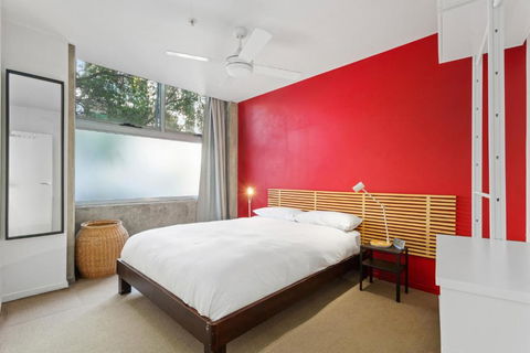 Chic 1-Bed Apartment In The Heart Of Newtown - Darwin Holiday 3