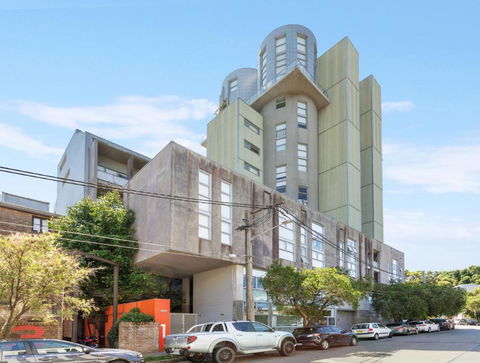 Chic 1-Bed Apartment In The Heart Of Newtown - Darwin Holiday 4