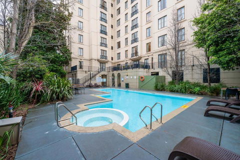 Chic 1-Bed In East Melbourne With Gym & Pool - Darwin Holiday 3