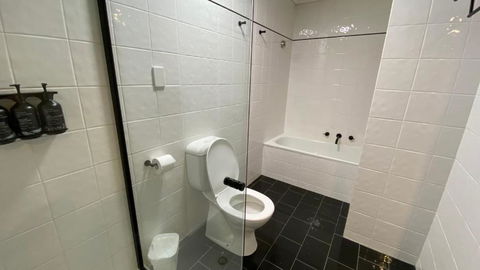 Chic 1-bedroom Apartment In Melbourne CBD - Darwin Holiday 0