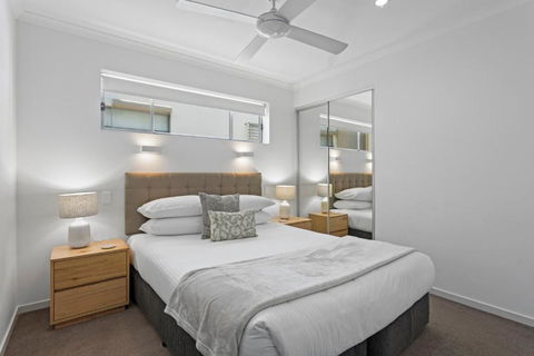 Chic 2-Bed Apartment & 5 Minutes Walk To QPAC - Darwin Holiday 3