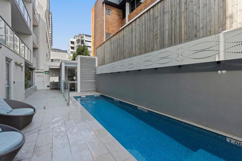 Chic 2-Bed Apartment & 5 Minutes Walk To QPAC - Darwin Holiday 4