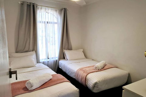 Chic 2 Bed Apartment On Scarborough Beach - Darwin Holiday 4