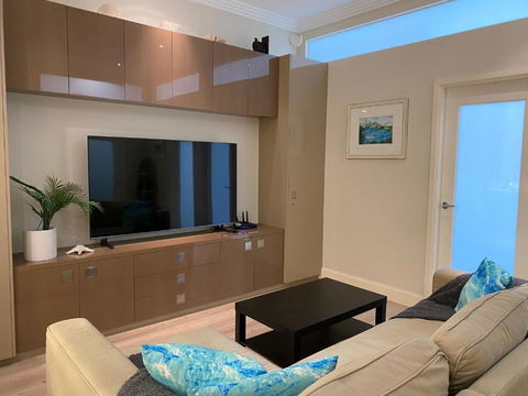 Chic Apartment Near Sydney Harbour - Darwin Holiday 0