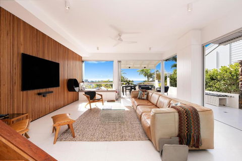 Chic Beachside Abode, Sunrise Beach - Darwin Holiday 0