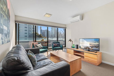 Chic Inner City Convenience, With Secure Parking - Darwin Holiday 0