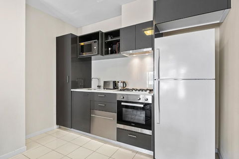 Chic Inner City Convenience, With Secure Parking - Darwin Holiday 3