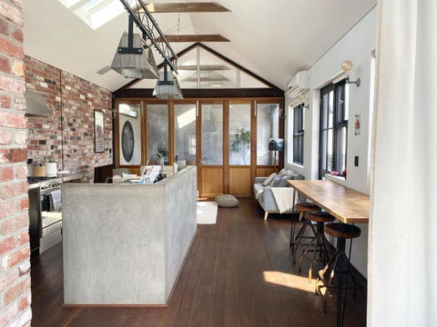 Chic Loft Style Apartment - Darwin Holiday 0
