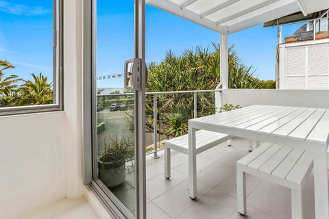 Chic Seaside Penthouse, Sunrise Beach - Darwin Holiday 4