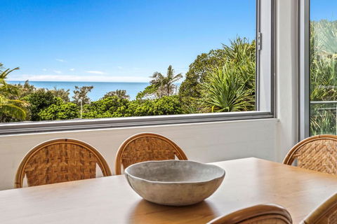 Chic Seaside Penthouse, Sunrise Beach - Darwin Holiday 3