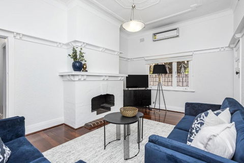 Chic Semi-Detached 2-Bed Home With Outdoor Dining - Darwin Holiday 0