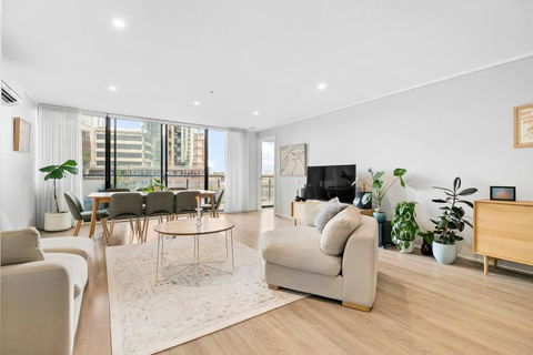 Chic Sthbank 3BR - Pool & Tennis - Darwin Holiday 0