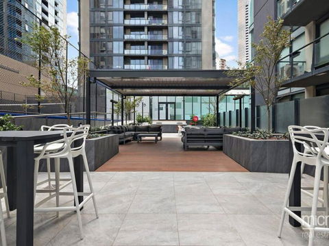 Chic Sthbank 3BR - Pool & Tennis - Darwin Holiday 4