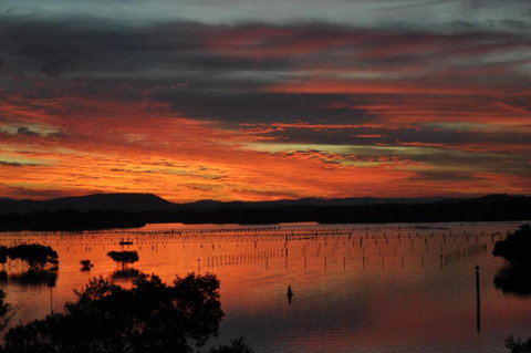 CHILL-OUT LAKESIDE - Wallis Lake Forster - Darwin Holiday 3