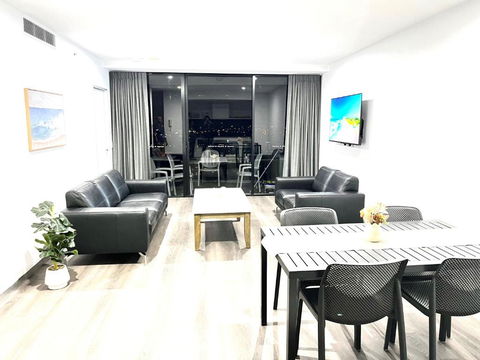 Circle On Cavil Holidays Gold Coast - Darwin Holiday 4