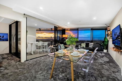 Circle On Cavill Surfers Paradise- 2 Bedroom Sky Home - Darwin Holiday 1