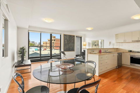 City 2 Bed 2 Bath Parking, Mins To Train And CBD - Darwin Holiday 2