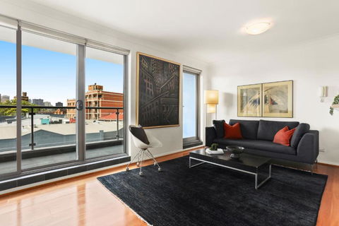 City 2 Bed 2 Bath Parking, Mins To Train And CBD - Darwin Holiday 0