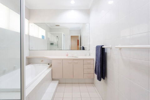 City Beach Coastal Family Home With Pool & Sauna - Darwin Holiday 4